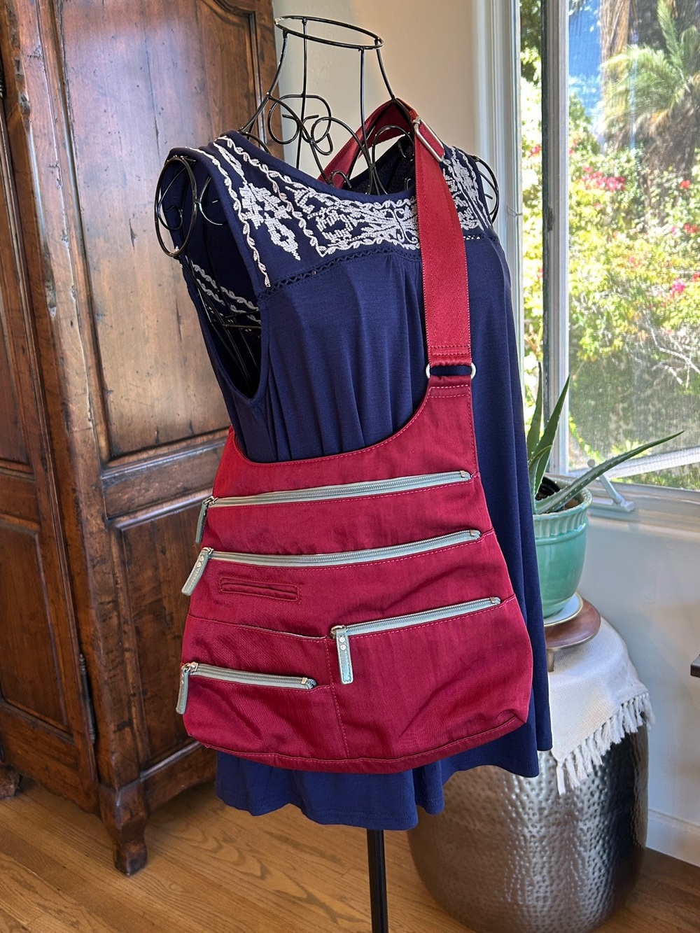 Highway Baggallini Ruby Red Multi-Zip Crossbody Bag in Excellent Condition